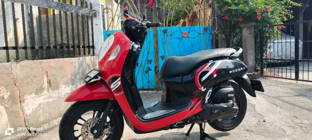 Scoopy sporty th 2024 merah hitam