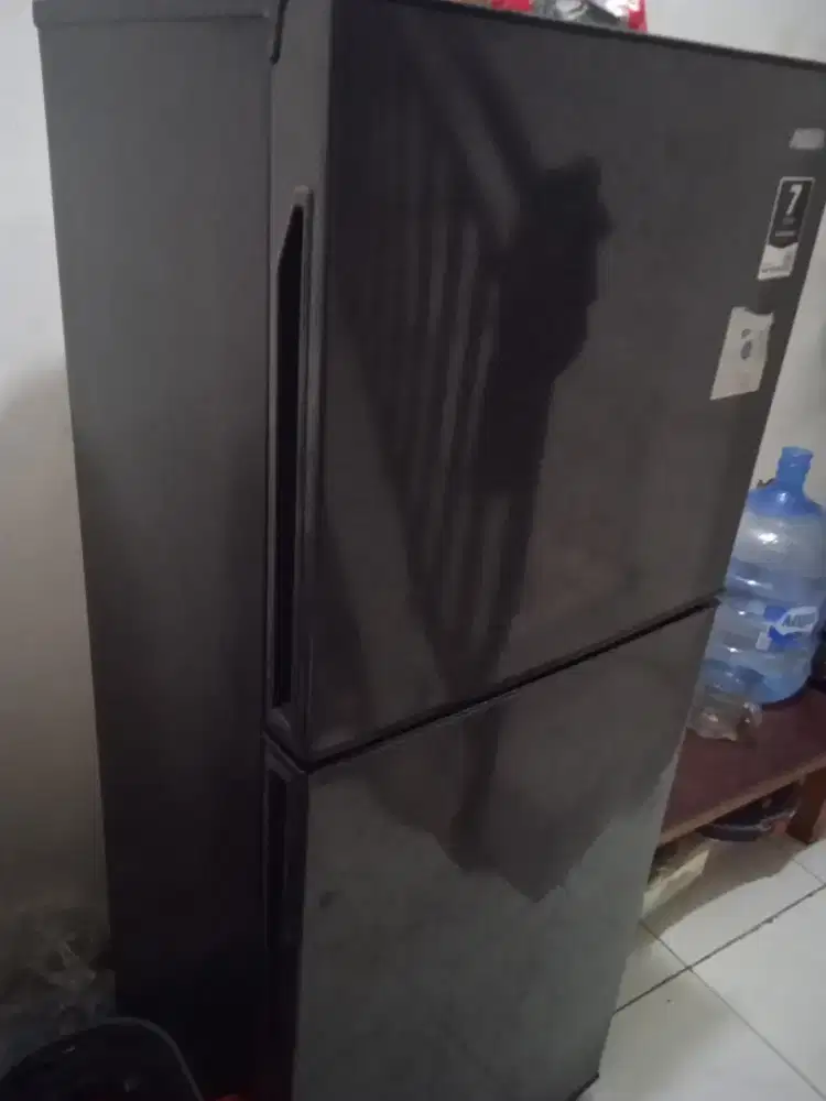 Kulkas aqua 2 pintu