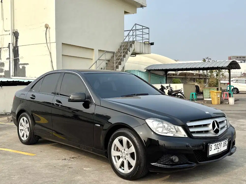 (LOW DP) Mercedes Benz C200 CGI Facelift W204 Hitam