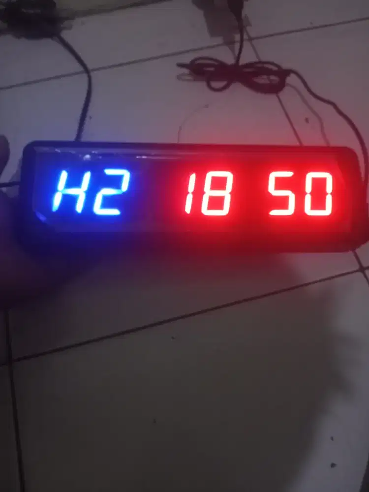 Jam smart watch dan jam elektronik masi baru