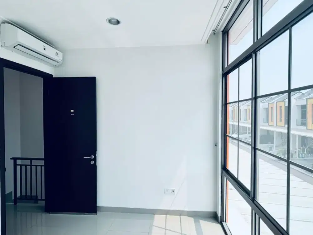 Disewakan Rumah PIK 2 Tahap 2, Uk. 4,5x10, 3 Lantai, 3+1 KT, Semi Furnished, Harga : Rp 65 Juta/Thn Nego