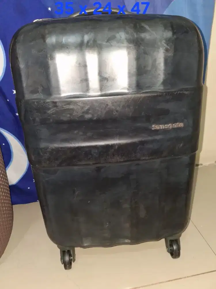 Koper branded
Samsonite uk 35 x24x 47
Limited edition
Barang terawat
P