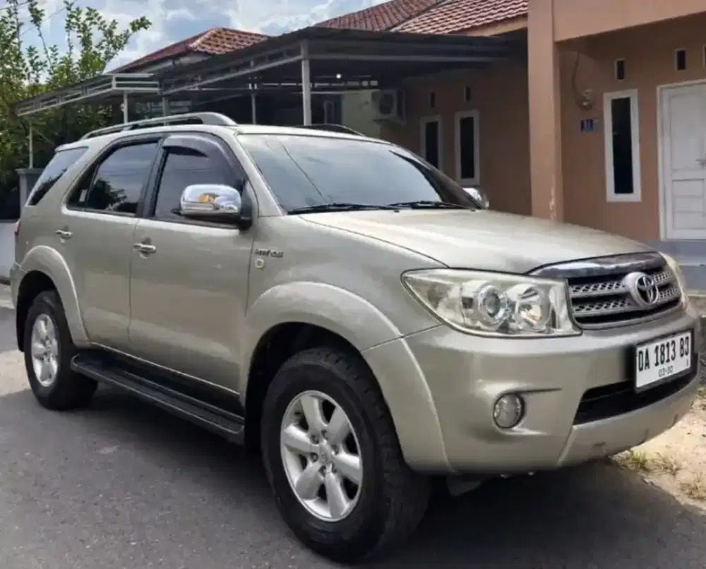 Dijual mobil Toyota Fortuner G Luxury AT 4X2, bensin 2010 siap pakai