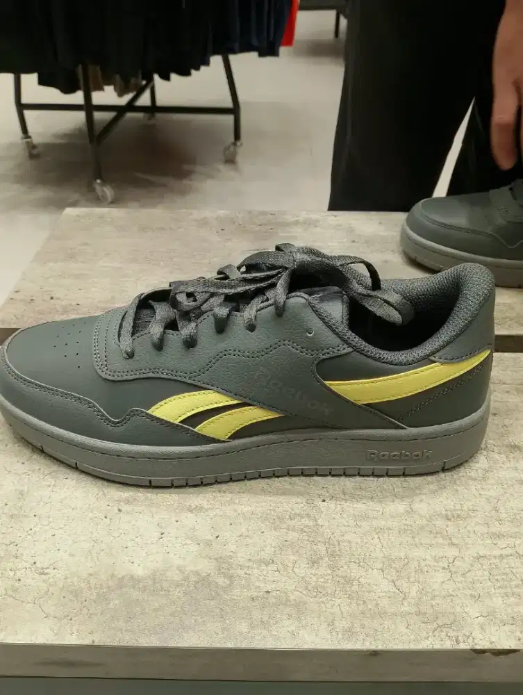 REEBOK SIZE 41 42