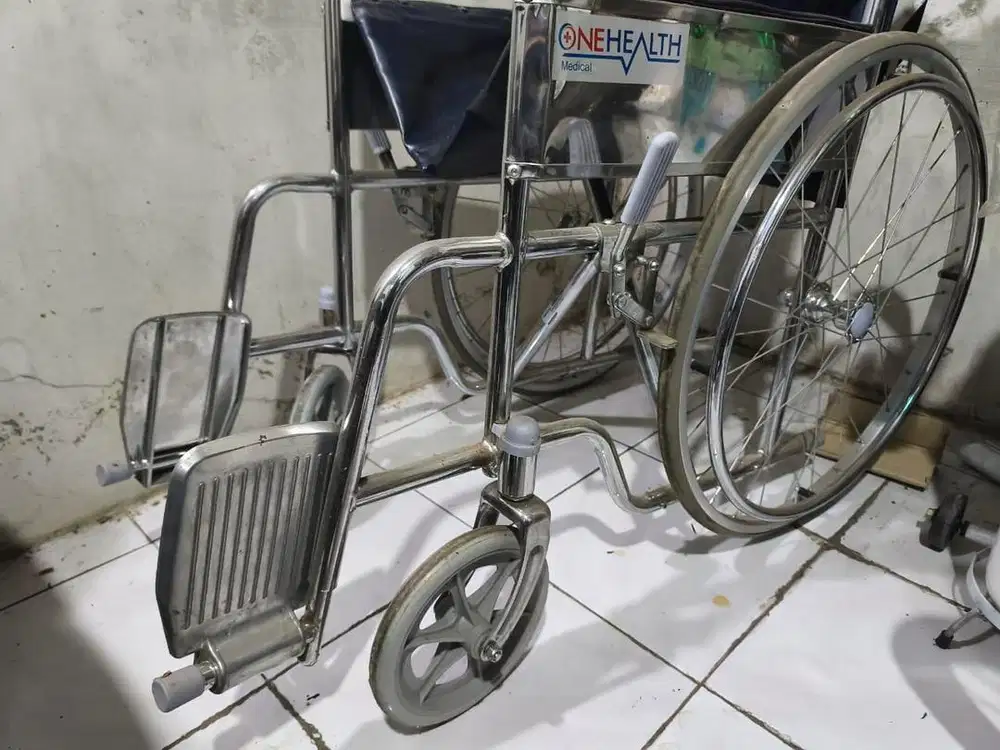 Peralatan kursi roda