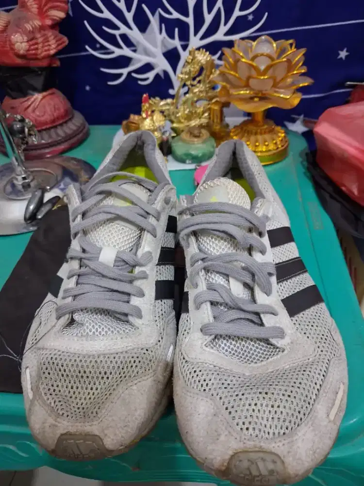 Sepatu branded
Adidas uk 43
Limited edition
Barang terawat
Pemakaian