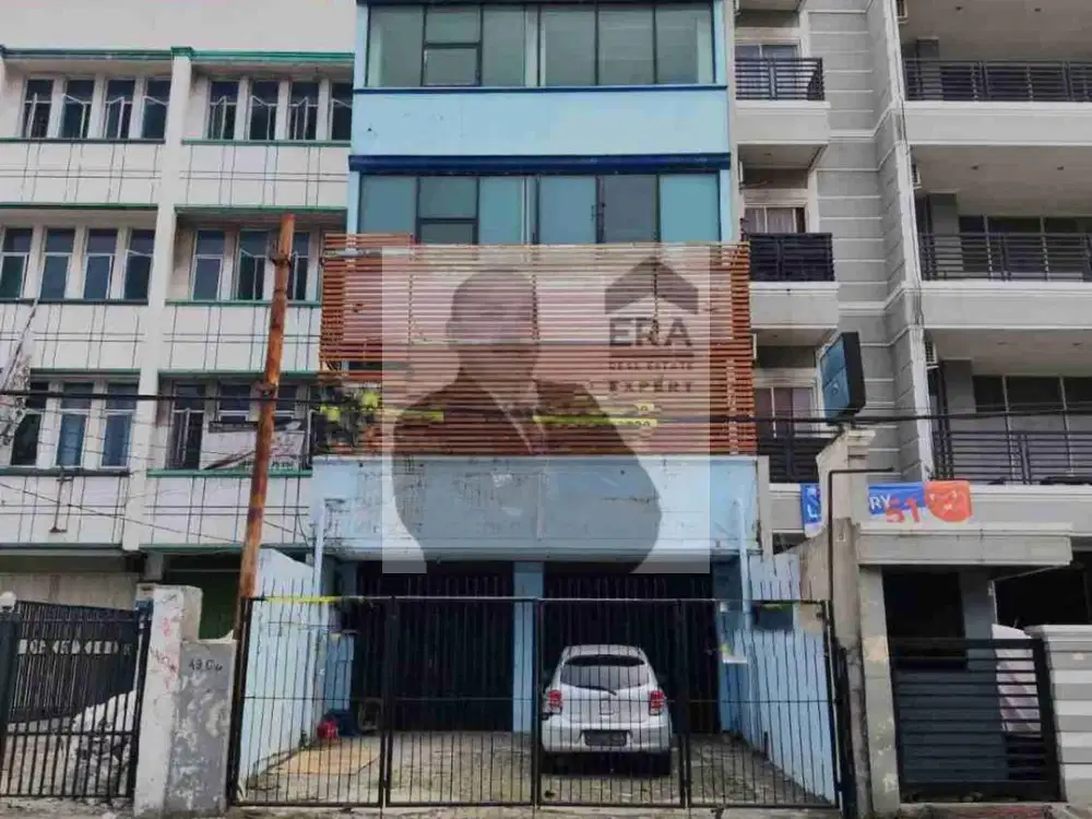 Disewakan ruko 4 lantai daerah Pramuka, cocok untuk kantor, cafe dan Gudang.