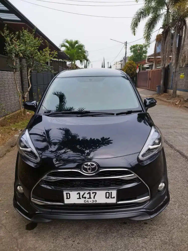 JUAL SIENTA Q 2017 HITAM, FULL ORIGINAL MULUS, BANDUNG