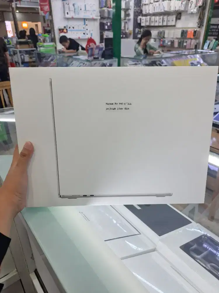 Macbook Air M4 15 Inch 24/512GB SSD Silver New Segel Box Garansi IBOX