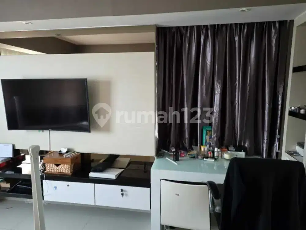 Aman,Nyaman Dekat Mall Lantai 12 Siap Huni Jln Nias Raya* Fully Furnished, Menghadap K Timur,4+1 = 5 Bedroom,3+1 = 4 Bathroom,*Service Area, 2 Pi