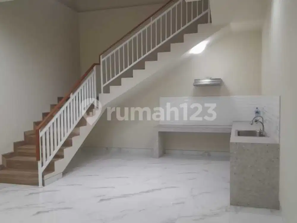 Dijual :**Rumah Brand New di Gading Nias :*- 3 Lantai- Uk. 5 X 17 (85 M²)- KT 3+1- KM 2+1- Gudang 1- Listrik Token 5500 Watt- Pam- Shm- Lebar Jal