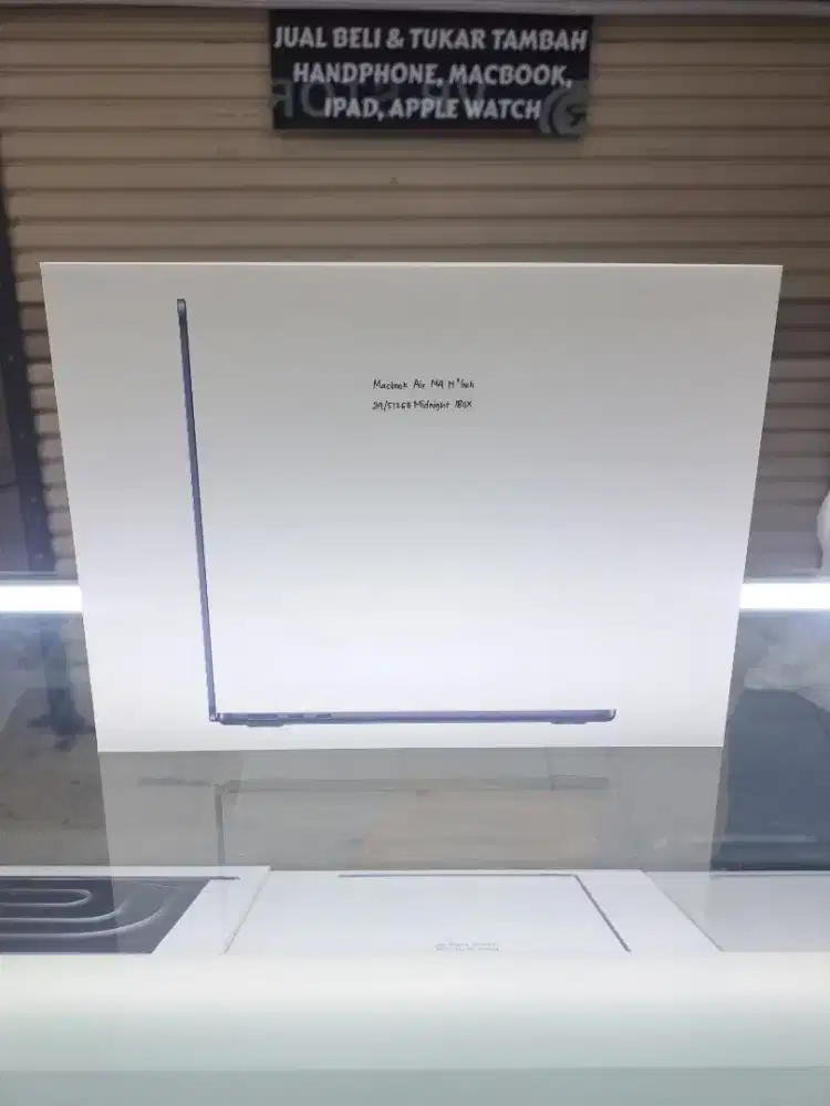 Apple Macbook Air M4 13 Inch 24/512GB SSD Midnight BNIB Resmi IBOX