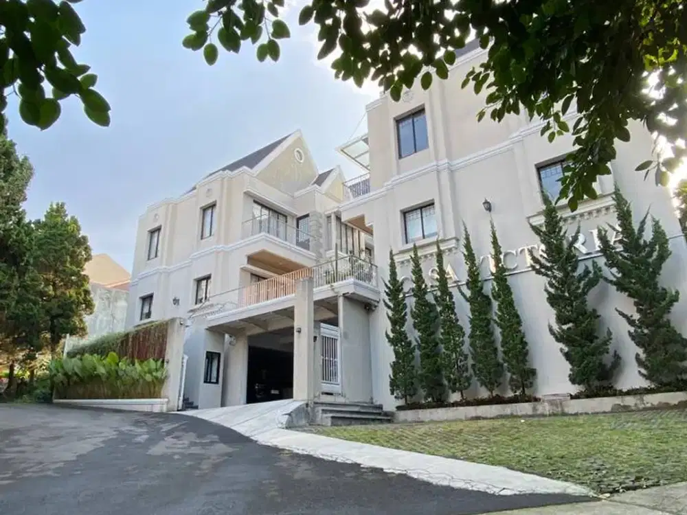 Rumah Kastil FULL FURNISHED di Setraduta Pasteur Bandung