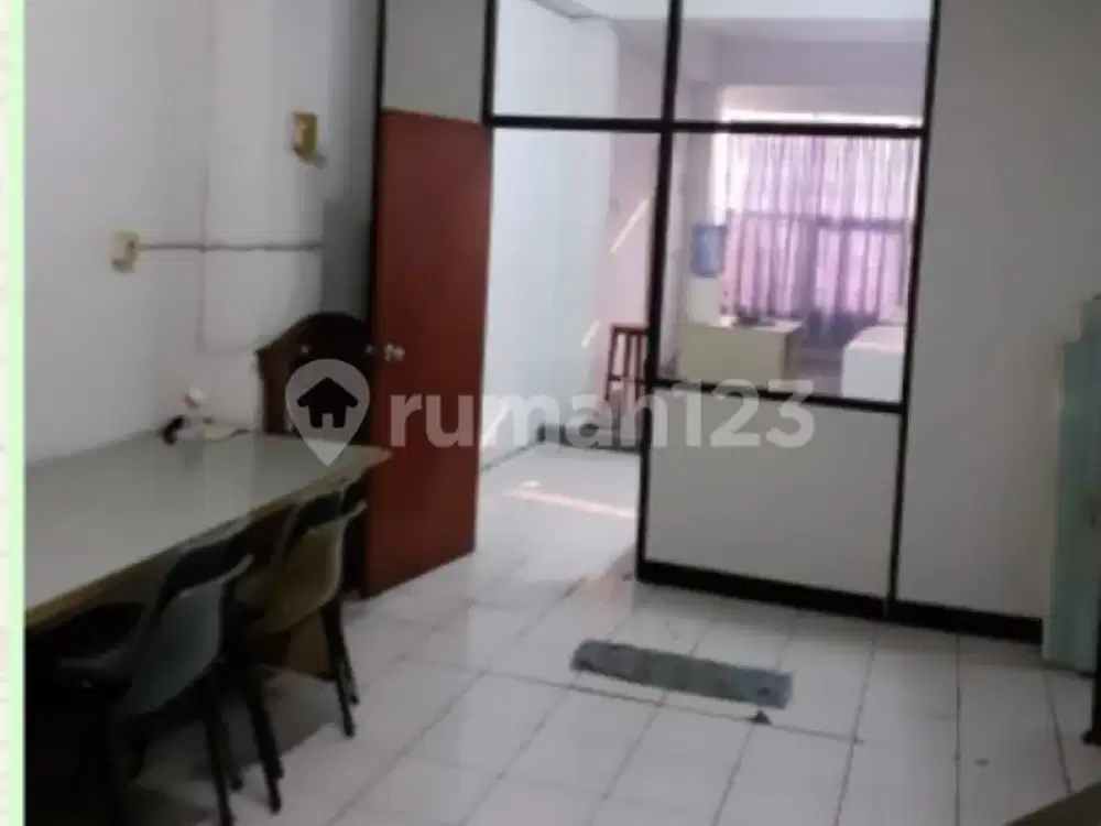 Dijual Ruko Jatinegara Strategis Luas Tanah = 65 M²Luas Bangunan = 260 M²Lebar = 4.5 M Panjang = 14.5,Empat Lantai Sertifikat HGB Listrik = 6000