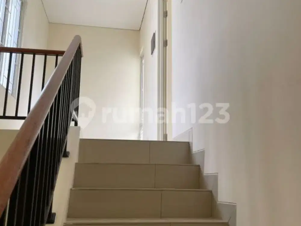 *Dijual Murah Rumah di Cluster Adara di Harapan Indah Bekasi*Lt 126 M2,Lb 80 M2 KT 3+1 KM 2+1.,Listrik 2200 Watt Air Pam Sudah di Pasang Teralis