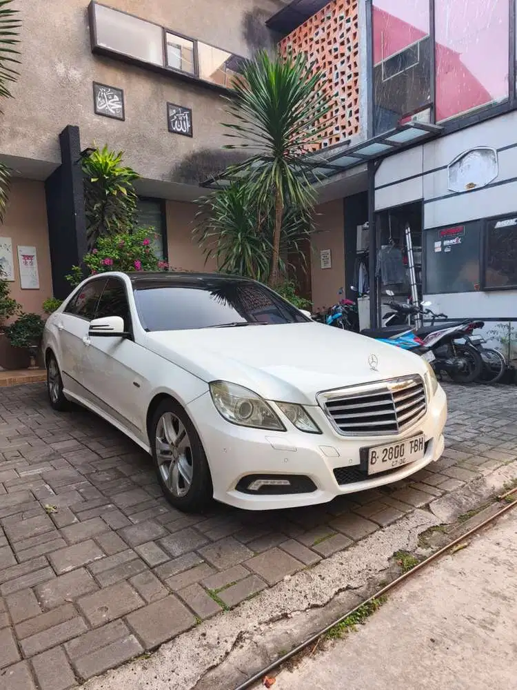 Mercedes-Benz E250 2010 Bensin