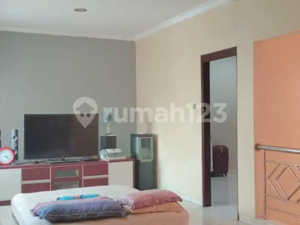 Dijual Rumah 2 Lantai di Boulevard Hijau Regency Harapan Indah Bekasi Iuas Tanah 180 M2 Luas Bangunan 280 M2 Kamar Tidur 3 +1 Kamar Mandi 2+1 Lis
