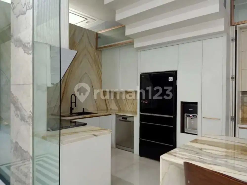 Dijual Rumah di Pondok Indah,Gedung Hijau Spec.lt 246M(240M+6M Lb.485m,3Lt,Kt.4+1Km.3+1,R.keluarga,R Tamu,R.dapur(Dapur Kotor+Bersih)R.makan,Kola