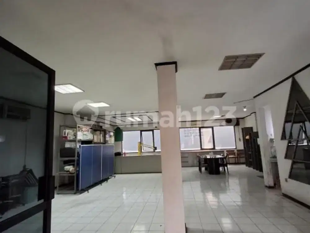 Dijual Rumah Lokasi Strategis Taman Sari Jakarta Barat