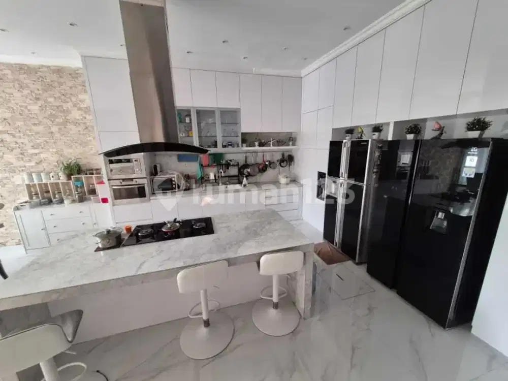 Dijual*Rumah Hoek Terawat di Cluster Mewah Kelapa Gading LT: 319 M2lb: 525 M22 Ltkt: 4+1Km: 4+1Dry Kitchen & Wet Kitchen Halaman Pekarangan Luas