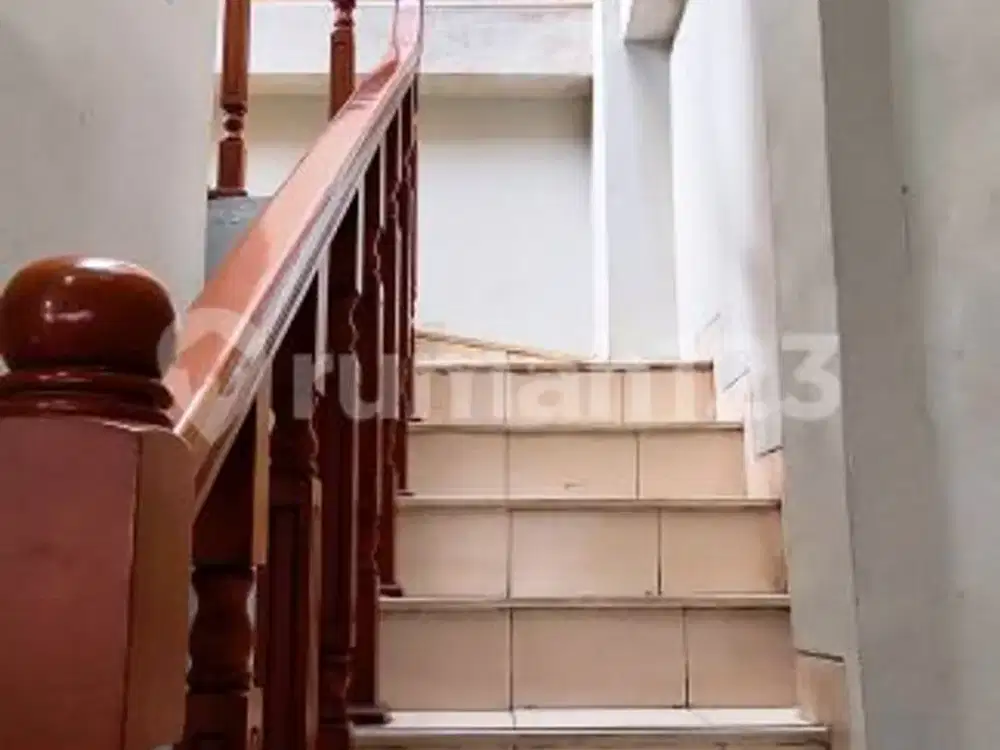 Disewakan Rumah 1 1/4 Lantai Semi Furnished Good Condition di Sunter Hijau LT 204 M (12X17m)Lb 170M KT 4+1Km 2+1.Pam Ac 8 Unit Listrik 7700W (Tok