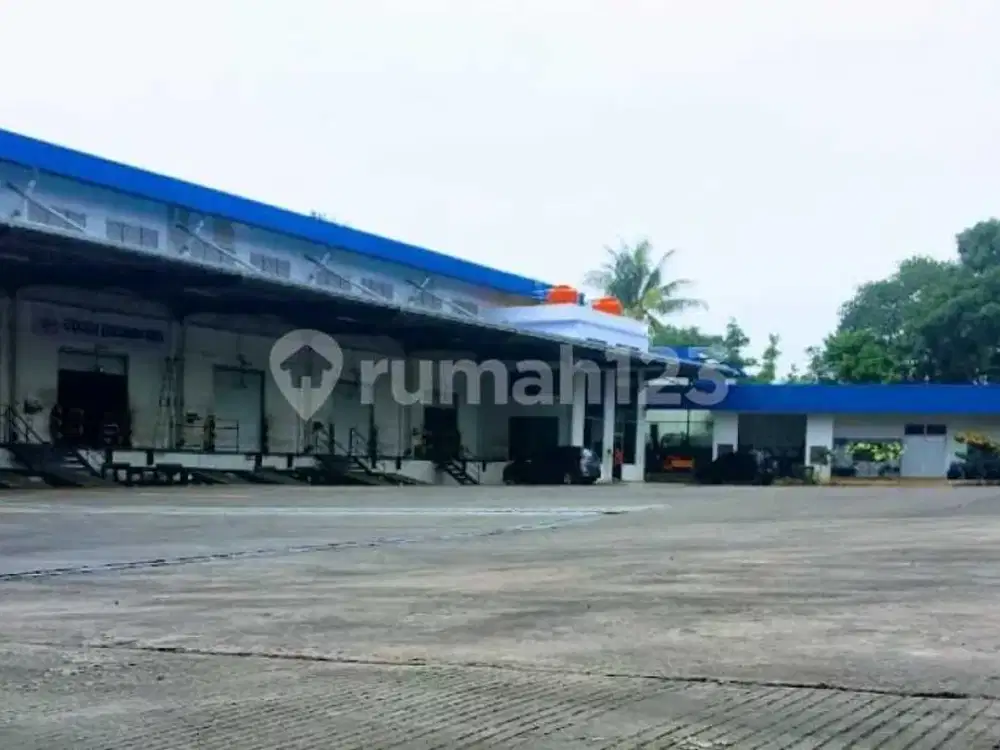 Disewakan*- Luas Bangunan : 12.000 M2- Luas Tanah : 40.000 M2 ( 4 Hektar )- Lokasi Karawang Timur..3.6 KM Dari Gerbang Tol - Nilai Sewa Rp. 80.00