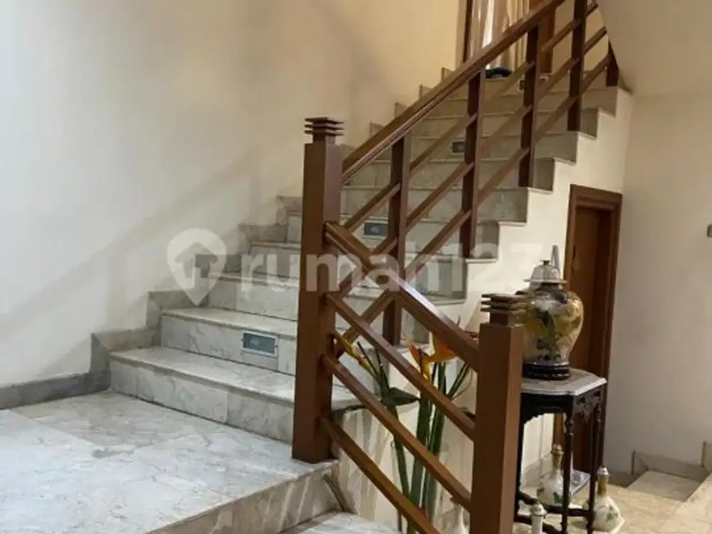 Dijual Cepat Rumah Elite 2 Lantai di Rawamangun, Jakarta Timur - Jalan Lebar, Tenang, Dekat Lapangan Tennis/ Kolam Renang Tirtamas; LRT Velodrome