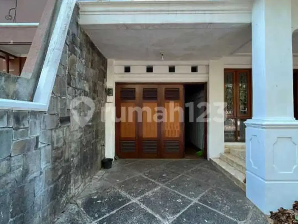 Dijual Rumah Cempaka Putih Tengah Jakarta Pusat- LT : 513M²- LB : 271M² Lebar : 15,5 M - Sertifikat : Shm- 1 Lantai- Hadap Timur- K. Tidur 4+1- K