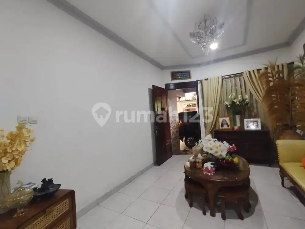 Dijual Rumah Lokasi Strategis Rumah Terawatdi Cempaka Putih Timur Jakarta Pusat