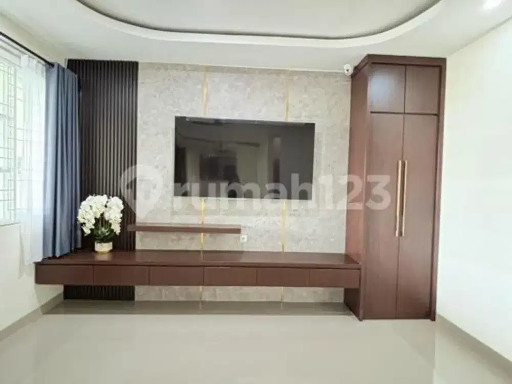 Dijual Rumah Full Furnish Ada Kolam Renang Pribad Idi Gardens At Candi Sawangan Bojongsaridepoktipe Grand Amity di Jalan Boulevard.luas Tanah : 2