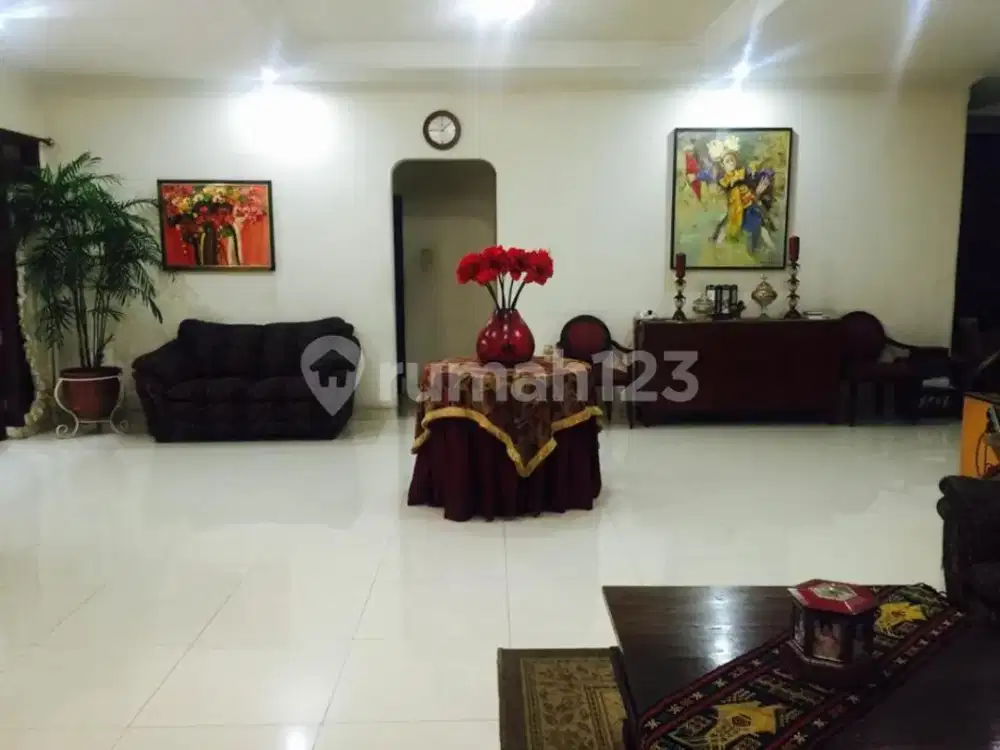 Dijual Rumah Lokasi Strategis Dipulomas Jakarta Utara