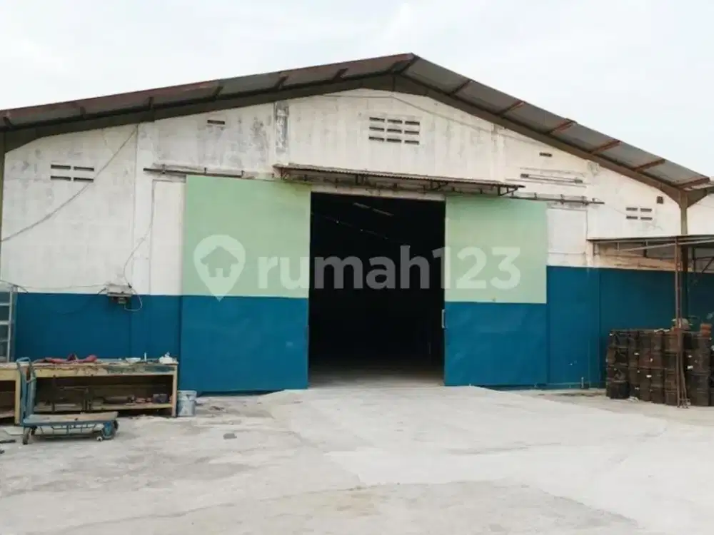 *Gudang Dijual di Bekasi Utara**Spesifikasi:*- Luas Tanah 2.740- Luas Bangunan 2000 Mtr- Office - Pos Sekuriti - Surat SHM - Akses Jalan Masuk Ko