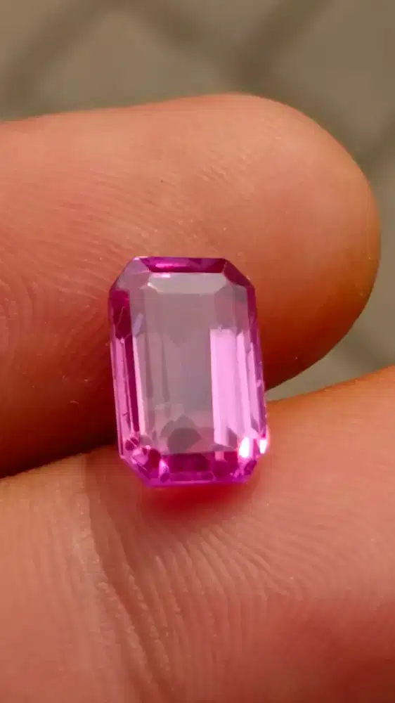 Batu Natural Change Color Sapphire 5.65Cts Srilanka BerCertificate