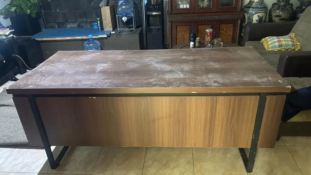 Meja Kantor Besar