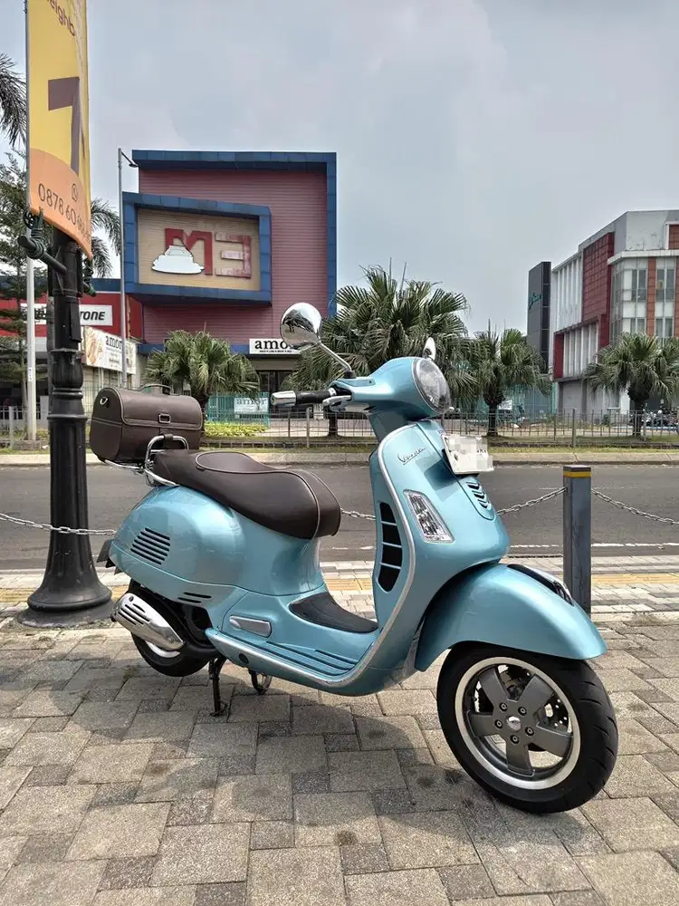 Vespa gts 150 anniversarry 70thn