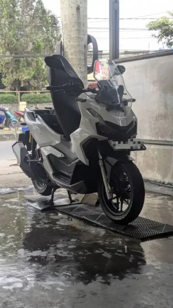 LIKE NEW HONDA ADV 160 CBS ISTIMEWA