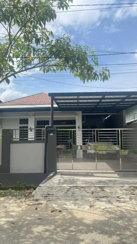 Rumah strategis