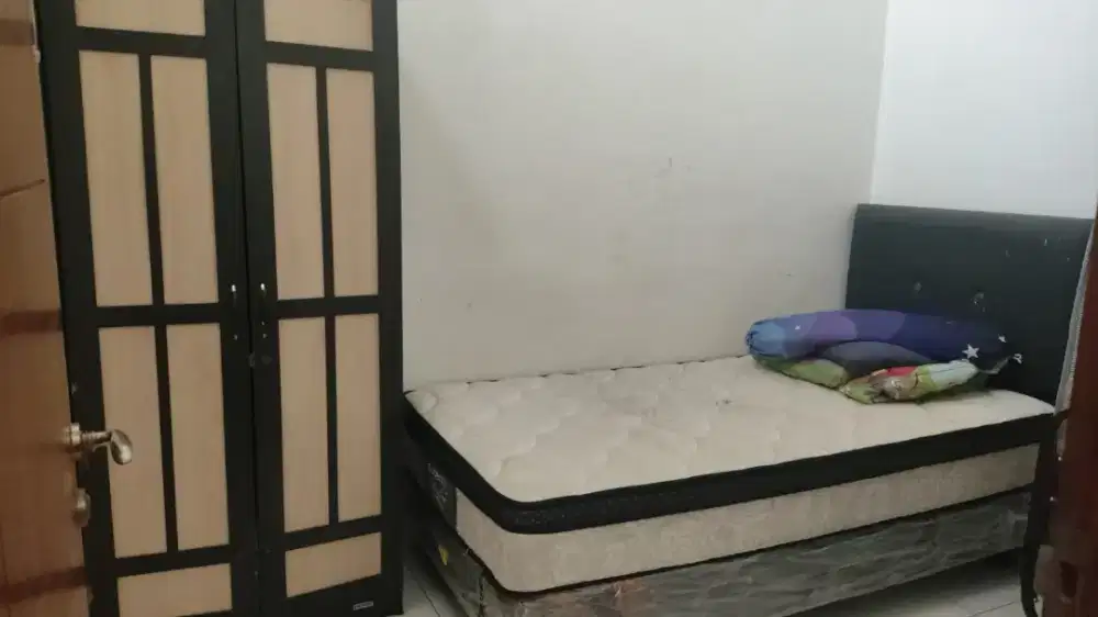 Tempat tidur springbed bonus Lemari pakaian