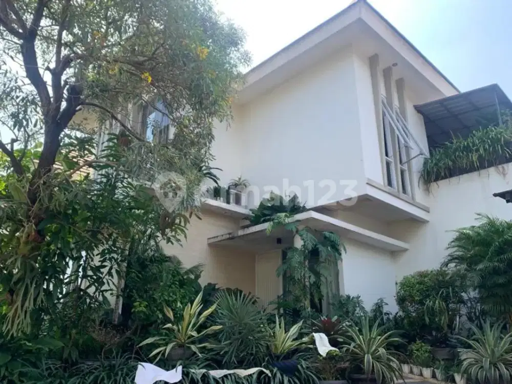 Rumah Tropical 2 Lantai Dalam Cluster di Jagakarsa