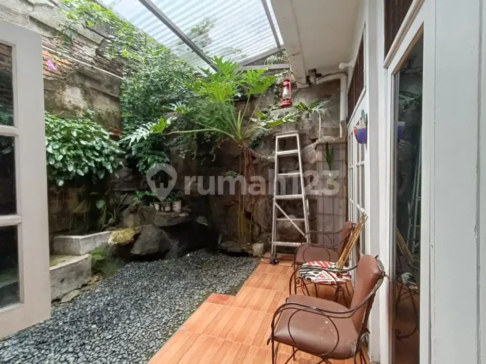 Rumah Bagus Dalam Komplek di Cinere