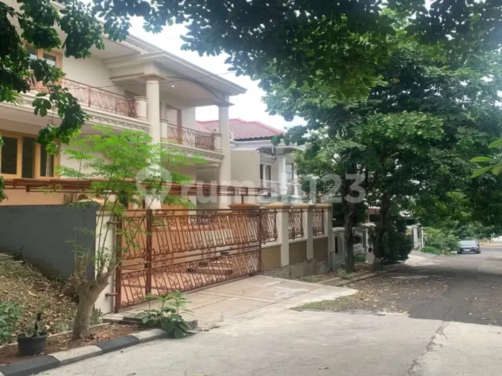 Rumah 2,5 Lantai di Dalam Komplek Bukit Cinere Indah