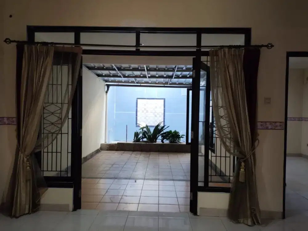 DISEWAKAN RUMAH TOWNHOUSE SIAP HUNI  STRATEGIS — KEBAGUSAN, PASAR MINGGU - JAKSEL
