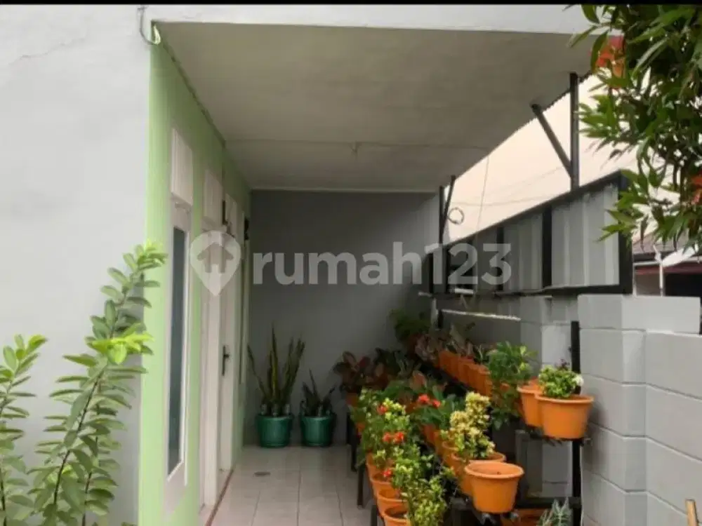 Tanah dan Bangunan Jual Cepat Lokasi Strategis di Beji, Depok