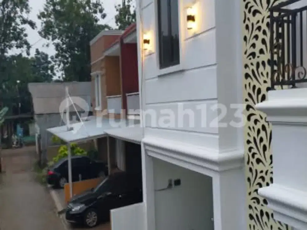 Rumah Bagus Di Beji Depok, diapit 2 pintu tol , 2 Row Jalan 2 Mobil