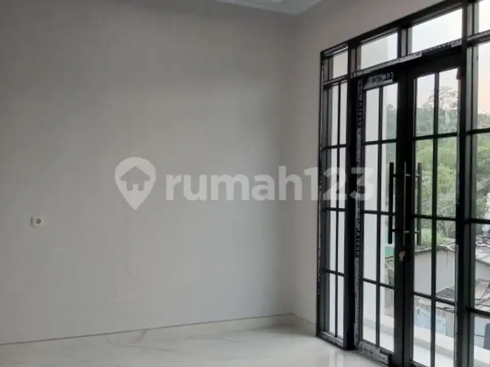 Rumah 3 Lantai Bagus di Jagakarsa, Jakarta Selatan