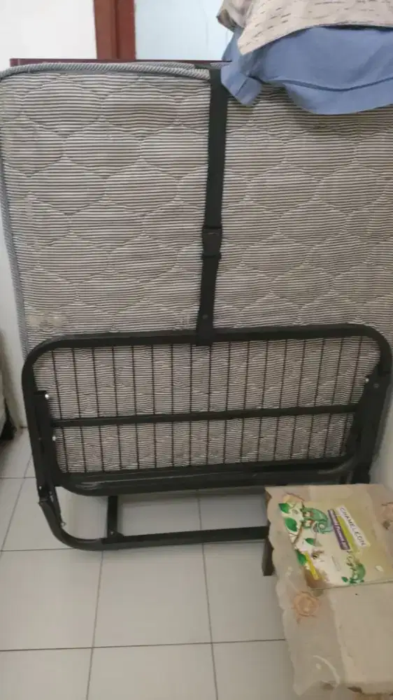 Tempat tidur besi lipat + kasur
