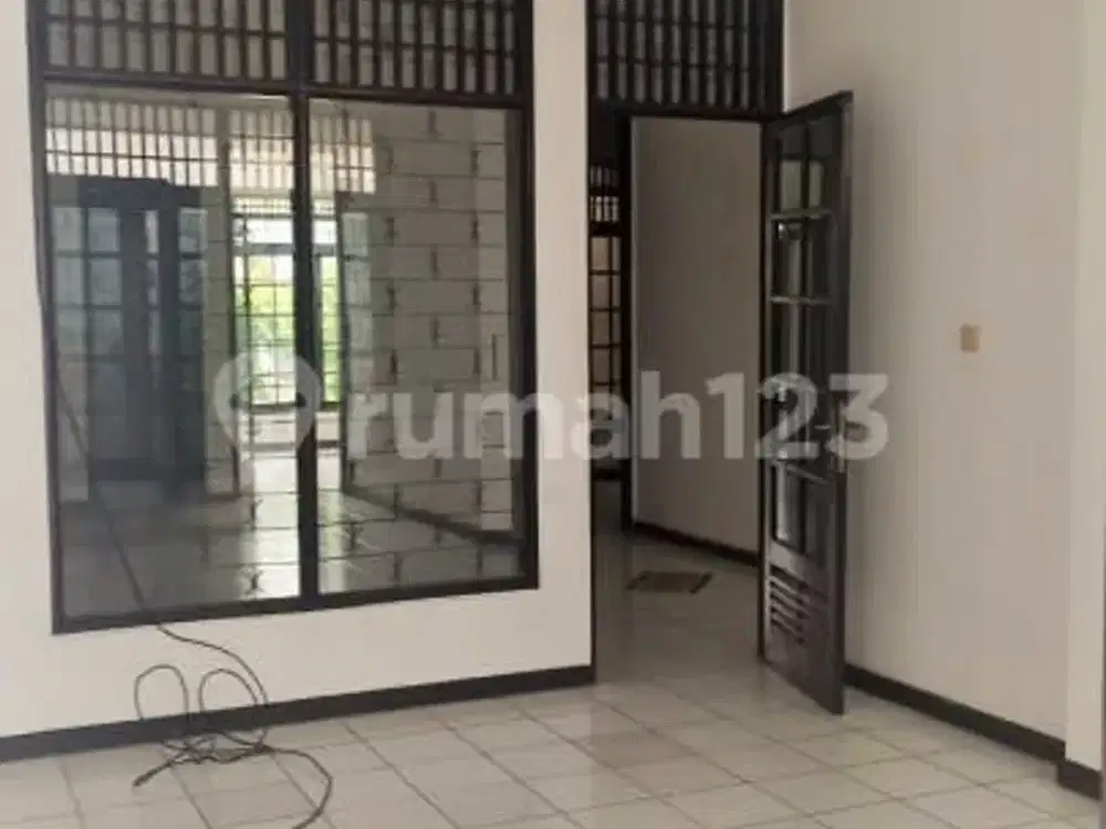 Rumah Bagus dalam Komplek di Lebak Bulus, Lingkungan Aman, Asri