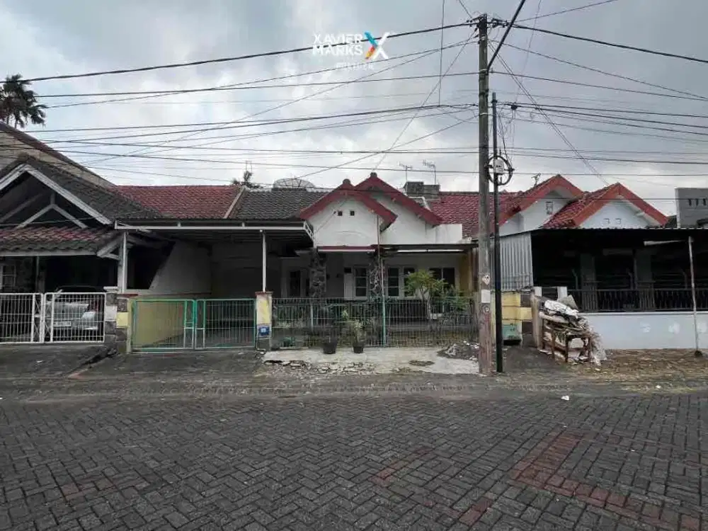 Rumah Siap Huni dekat Plaza di Araya Malang