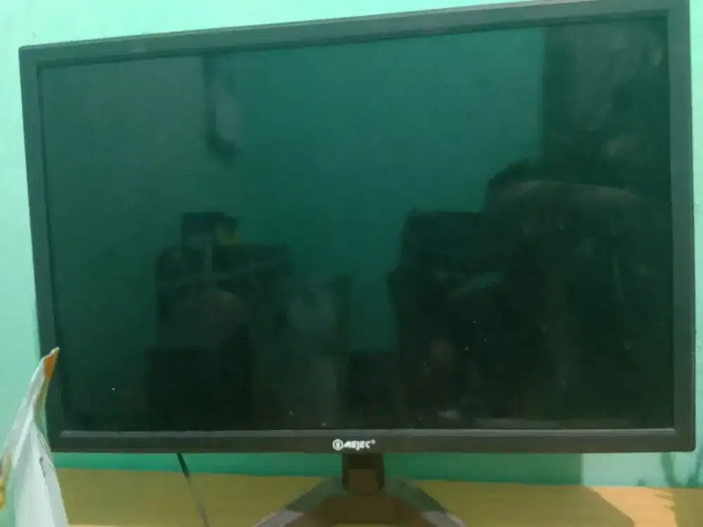 MONITOR LAYAR LED 19 INCHI