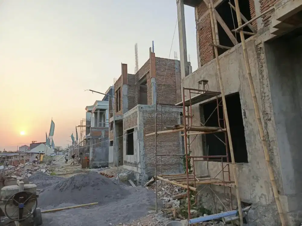 Rumah 2 Lantai Yogyakarta Dengan Kolam Pribadi Jl Godean SHM Ready